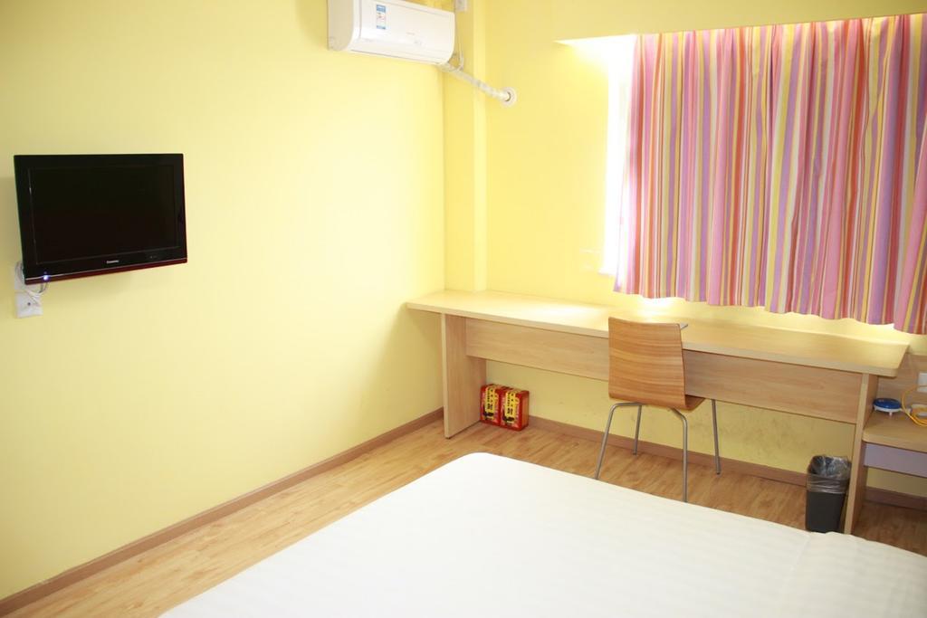 7Days Inn Haikou Hong Kong City Buitenkant foto