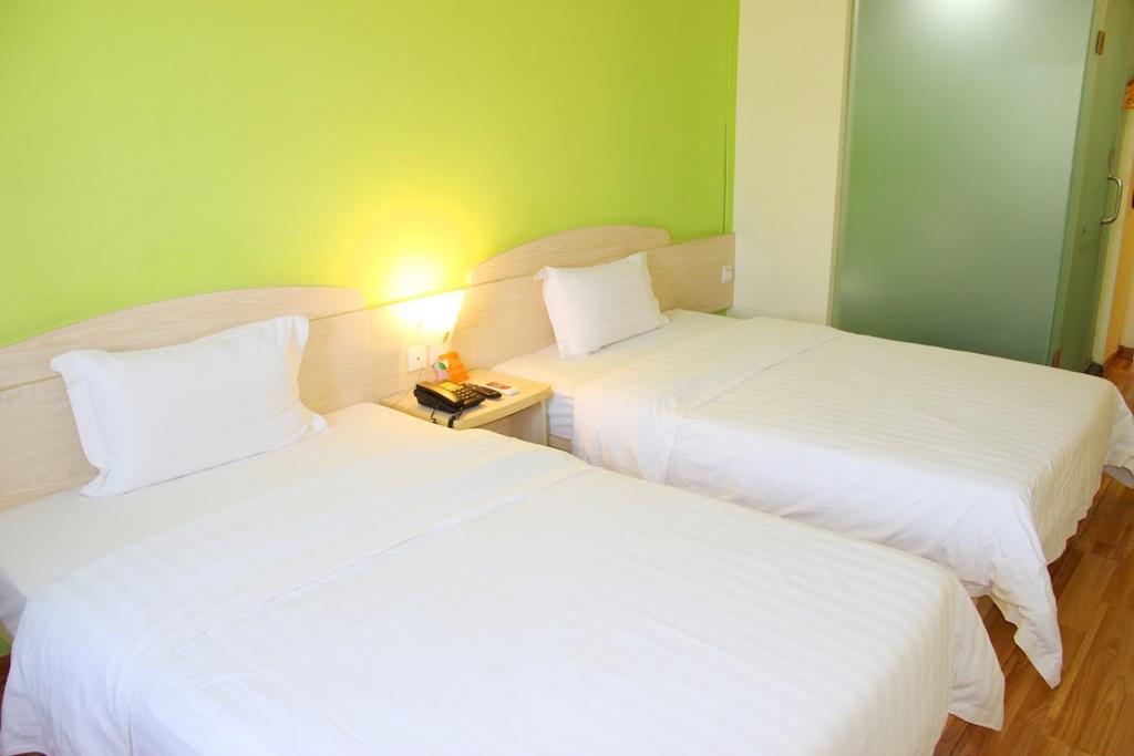 7Days Inn Haikou Hong Kong City Buitenkant foto