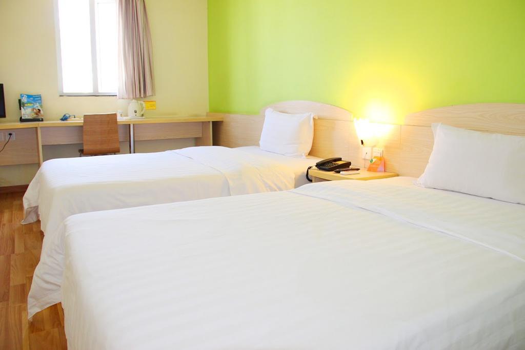 7Days Inn Haikou Hong Kong City Buitenkant foto